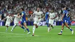 Penyerang Real Madrid asal Prancis, Kylian Mbappe merayakan gol kedua timnya dari titik penalti dalam laga matchday 1 League Phase Liga Champions 2025/2026 di stadion Santiago Bernabeu, Spanyol, 16 September 2025 waktu setempat atau Rabu (17/9/2025) dini hari WIB. (Thomas COEX/AFP)