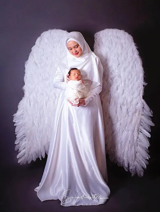 Meskipun mengaku tidak ada kendala, Cut Meyriska mengaku sempat khawatir setelah melahirkan. Ia khawatir tidak bisa menjadi ibu yang baik untuk buah hati lantaran pengalamannya yang minim. (Instagram/cutratumeyriska)