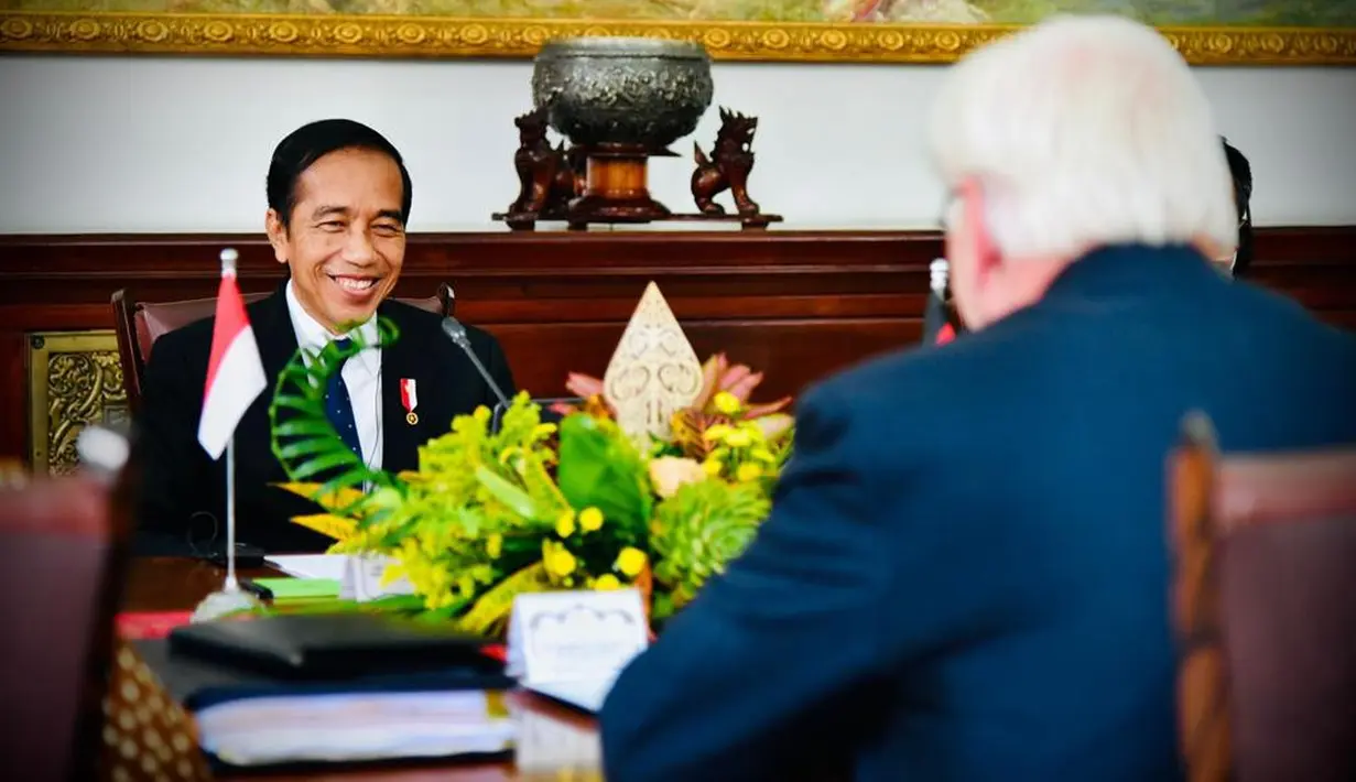 Suasana pertemuan bilateral antara Joko Widodo (Jokowi) dan Presiden Federasi Jerman Frank-Walter Steinmeier saat kunjungan kenegaraan di beranda Istana Bogor, Jawa Barat, Kamis (16/6/2022). Kunjungan kenegaraan Presiden Republik Federal Jerman tersebut berlangsung dalam rangka peringatan 70 tahun hubungan diplomatik Indonesia Jerman . (Foto: Lalily Rachev - Biro Pers Setpres)