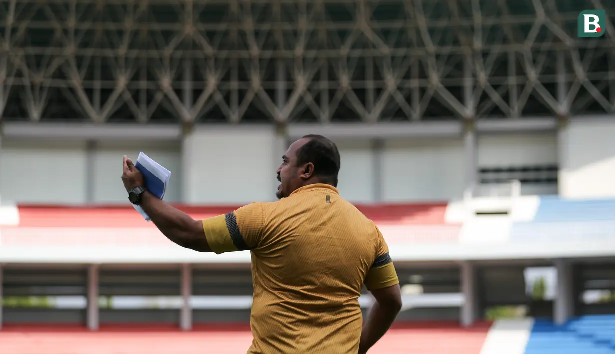 Pada musim ini, PSIM Yogyakarta menunjuk Imran Nahumarury sebagai pelatih kepala mereka menggantikan Seto Nurdianto yang pindah menukangi PSS Sleman. (Bola.com/Bagaskara Lazuardi)