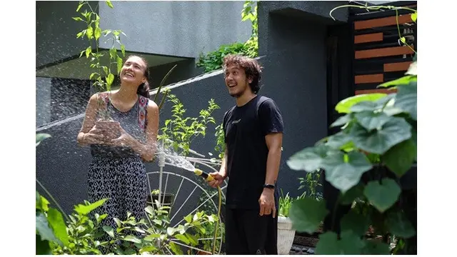 7 Artis Tanah Air Ini Nikmati Hobi Berkebun, Ada yang Ajak Anak
