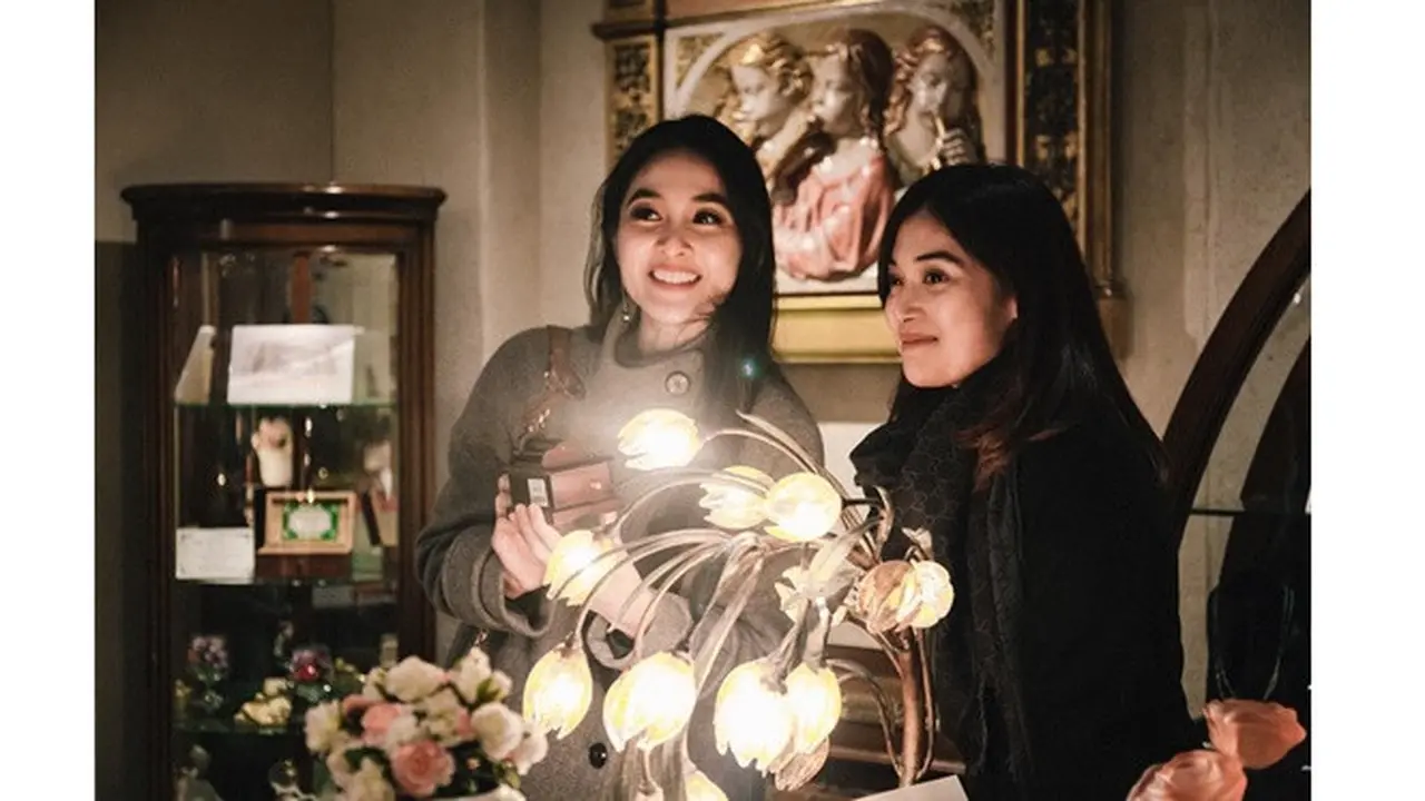 Sudah Berusia 35 Tahun, Ini 6 Pesona Kartika Adik Sandra Dewi yang Awet Muda