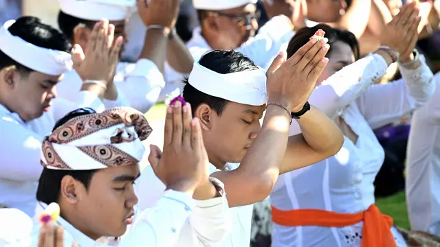 Umat Hindu Bali Rayakan Hari Raya Galungan