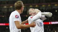  Wayne Rooney merayakan gol kedua ke gawang Swiss (Reuters)