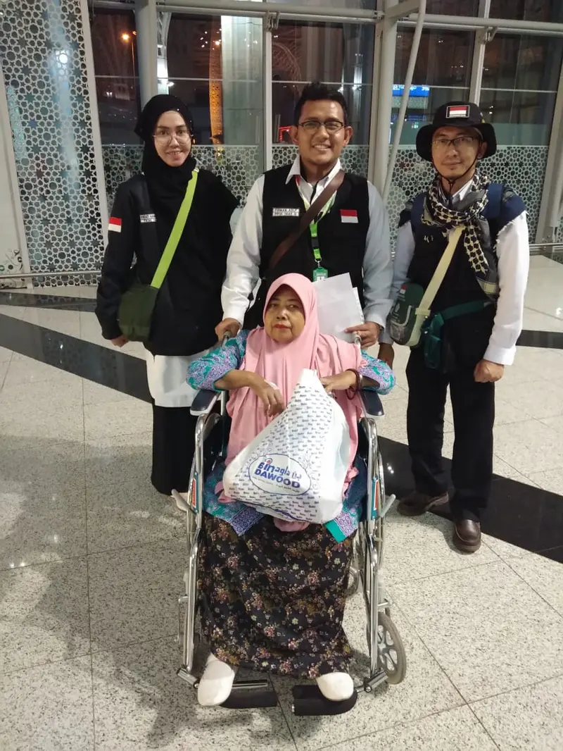 Salah satu haji sakit akan pulang ke Tanah Air. Dok Daker Bandara