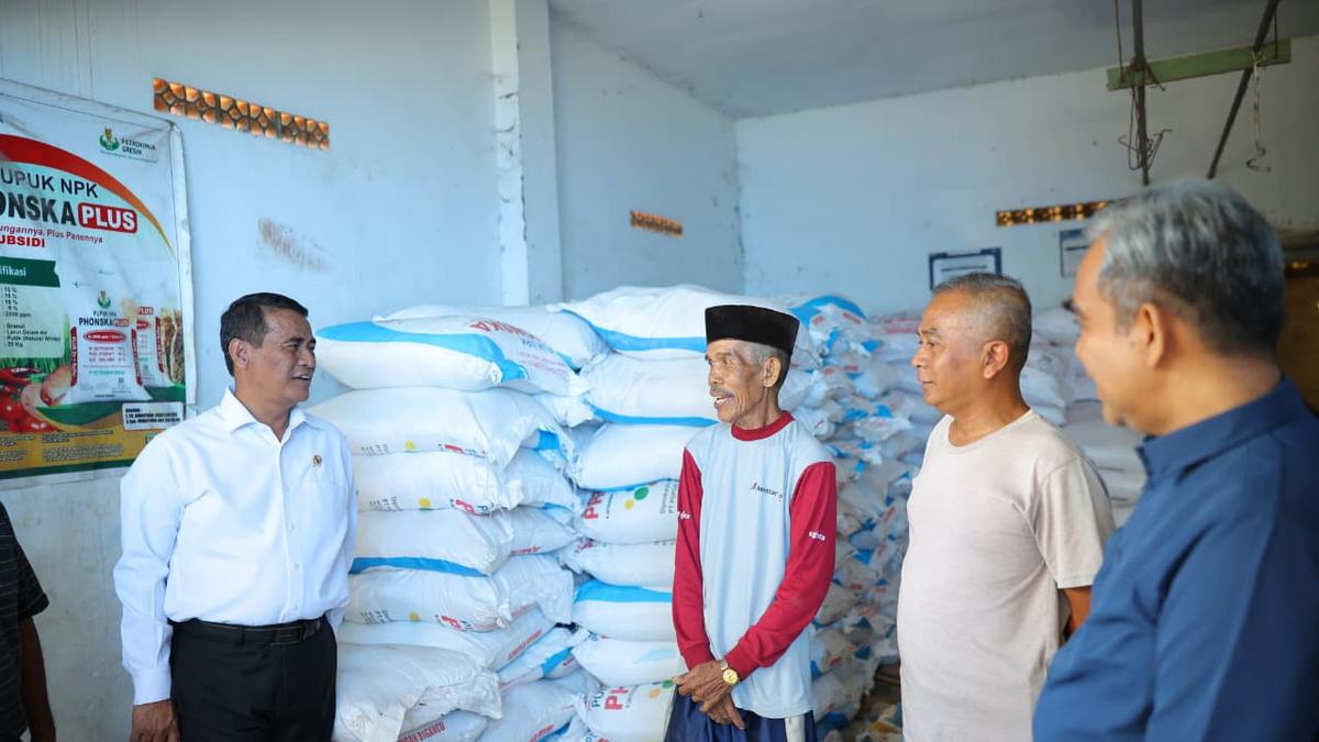Dapat Bisikan Orang Ini, Mentan Langsung Cabut Izin Distributor Pupuk Subsidi