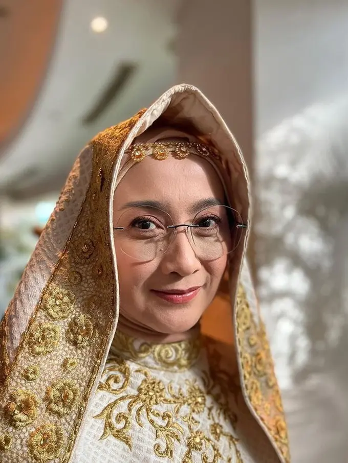 [Fimela] Desy Ratnasari