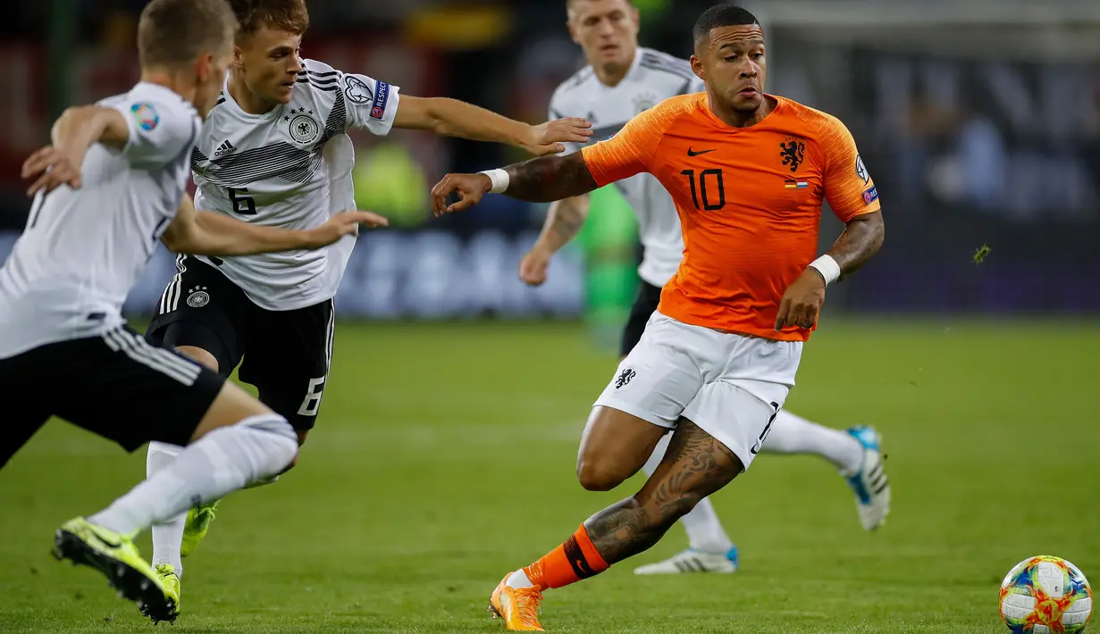6. Memphis Depay - Keputusannya meninggalkan Manchester United untuk bermain di Liga Prancis menjadi keputusan tepat bagi kariernya. Kini top scorer Liga Belanda musim 2014/2015 itu kembali bersinar bermain bersama Lyon. (AFP/Odd Andersen)