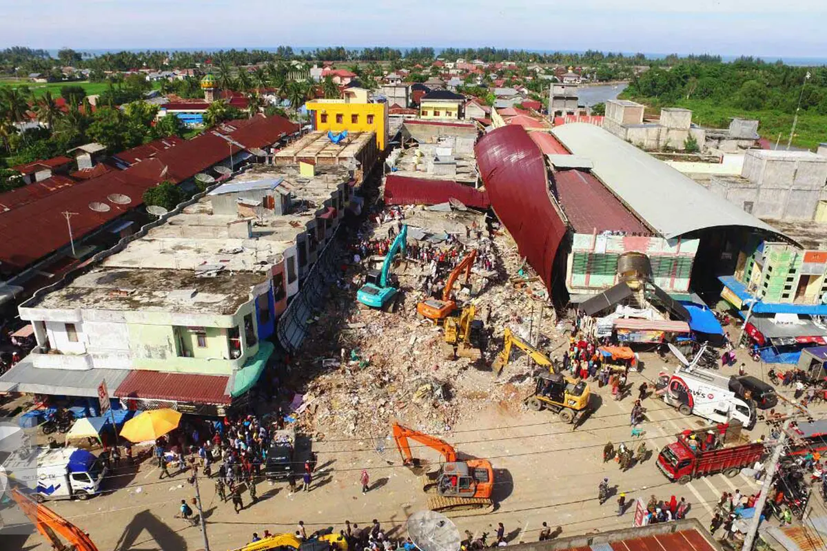 20161208- Tim SAR Terus Cari Korban Gempa Aceh- Eskavator-Aceh- Angga Yuniar
