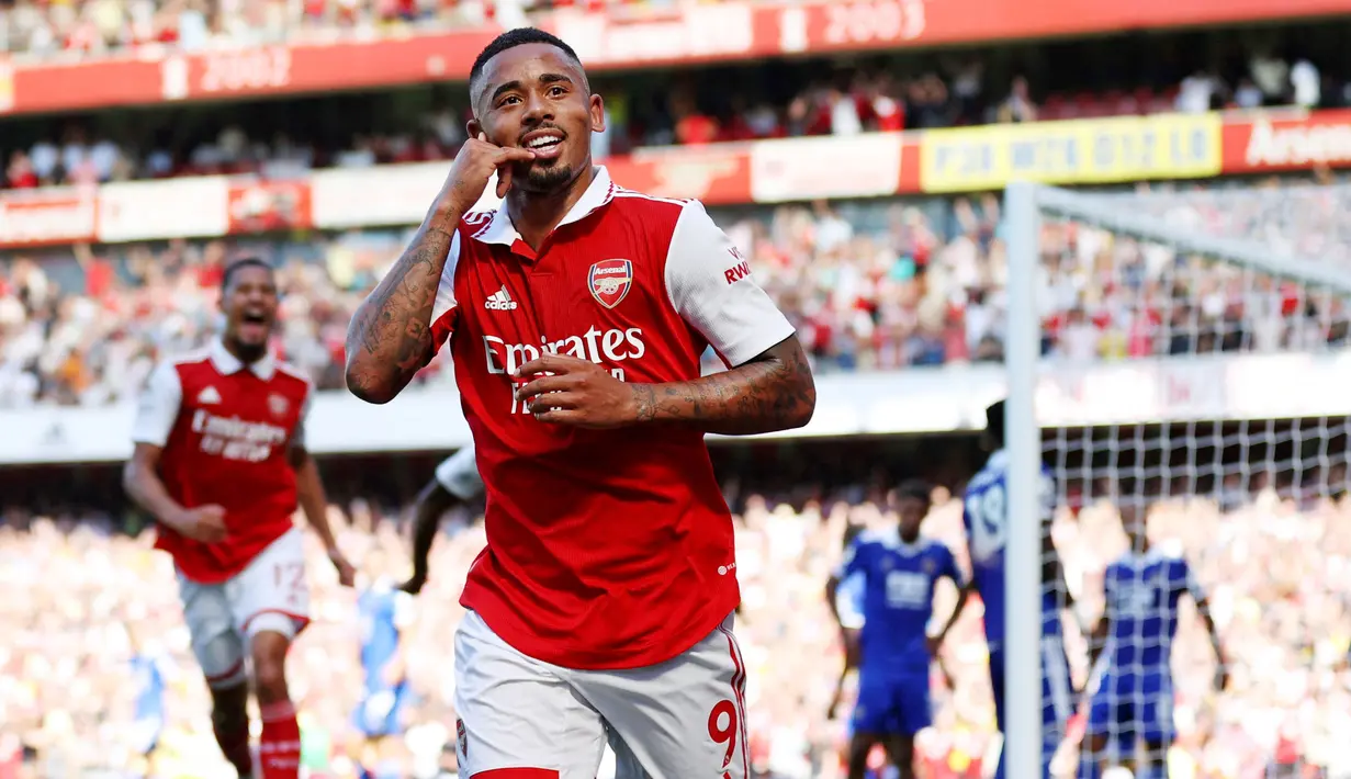<p>Gabriel Jesus bukanlah nama baru di Premier League karena dia hanya pindah dari Manchester City ke Arsenal dengan biaya 50 juta Euro. Berkat kepiawaiannya dalam mengolah si kulit bundar, Pemain berusia 25 tahun itu menjadi salah satu aktor bagi Gunners yang kini duduk di puncak klasemen. Sejauh ini Jesus telah mengoleksi lima gol dan lima asisst. (AFP/Adrian Dennis)</p>