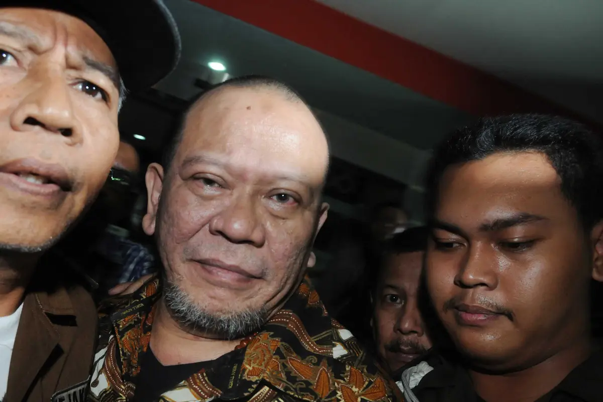 20160531- La Nyalla Tolak Berkas Penahan-Jakarta- Helmi Afandi