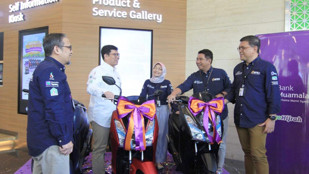 Seremoni program berhadiah Berkah Seru Muamalat di Jakarta, Jumat (12/5/2023). Program yang ditujukan bagi nasabah pengguna kartu Shar-E Debit Muamalat ini merupakan wujud apresiasi kepada nasabah sekaligus bagian dar perayaan milad Bank Muamalat.