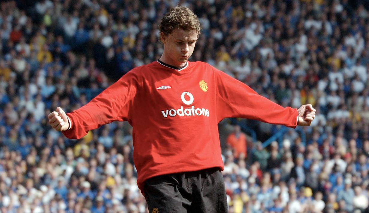 Ole Gunnar Solskjaer. Striker yang pensiun pada Agustus 2007 bersama Manchester United sebagai satu-satunya klub yang dibelanya di Premier League Liga Inggris ini menjadi pemain Norwegia tertajam di Liga Inggris hingga saat ini. Selama 11 musim berseragam Setan Merah (1996/1997 hingga 2006/2007), ia sukses mencetak 91 gol dan 36 assist dari total 235 laga. Sementara di semua ajang ia berhasil mengoleksi 126 gol dan 50 assist dari total 366 laga bersama Manchester United. (AFP/Paul Barker)