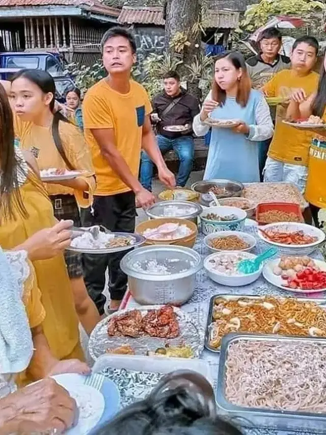 6 Momen Absurd Makan Bareng Keluarga Ini Bikin Tepuk Jidat, Kocak