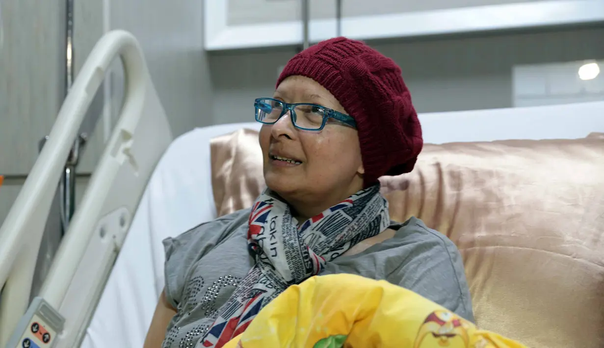 Membawakan sepenggal puisi, Charlie mengatakan jika semua rasa gelisah dan apapun itu merupakan surat cinta dari Tuhan yang harus diperhatikan baik-baik. (Deki Prayoga/Bintang.com)