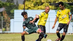 Kerasnya pertandingan saat babak perempat final laga Pertamax Liga Ayo 2019. (Dokumentasi)