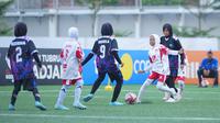 MI NU Baitul Mukminin menjamu MI NU Pendidikan Islam dalam laga pamungkas KU 10 MilkLife Soccer Challenge (MLSC) Kudus Seri 2 2025/2026 yang berlangsung di Supersoccer Arena, Rendeng, Kudus, Minggu (24/5/2026). MI NU Baitul Mukminin berhasil keluar jadi juara baru KU 10 MLSC Kudus Seri 2 2025/2026. (Bola.com/MilkLife)