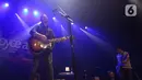 Boyce Avenue melanjutkan dengan lagu hits lainnya. (Liputan6.com/Angga Yuniar)