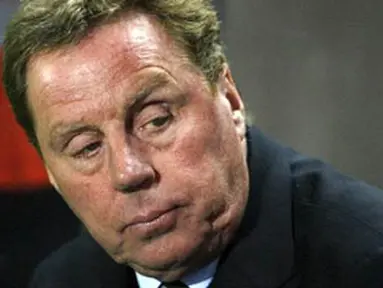 Harry Redknapp Manager of Tottenham Hotspur looks on before kick off against Hull City during their Premier League football match at KC Stadium in Hull, England on February 23, 2009. AFP PHOTO/IAN KINGTON