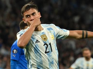 Perhelatan Piala Dunia yang berlangsung tiap 4 tahun sekali menjadi momen yang diimpikan dan ditunggu-tunggu para pesepak bola di seluruh dunia. Setelah negaranya dipastikan lolos ke Piala Dunia Qatar, namun keenam pemain berikut masih berharap-harap cemas untuk menjadi bagian dari skuad akibat tengah mengalami cedera saat membela klubnya masing-masing. Berikut keenam pemain yang terancam gagal tampil di Piala Dunia 2022 Qatar akibat tengah cedera atau masih dalam masa pemulihan. (AFP/Glyn Kirk)