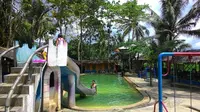 Mandi Air Panas sambil Nikmati Pemandangan di Cisolong, Banten