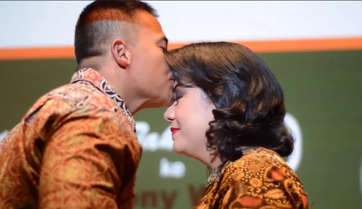 Kolonel Inf. Ade Rony Wijaya dan Novita Wibowo (Youtube/Biofie Adv)