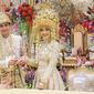 Momen Pernikahan Ria Ricis dan Teuku Ryan. (Sumber: Instagram/niningsapitri992)