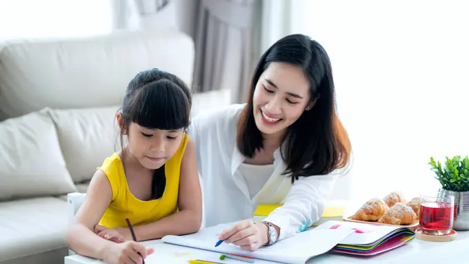 Ajak Si Buah Hati Berkreasi dengan Menggambar, Ternyata Dukung Stimulasi Tumbuh Kembangnya, Lho!