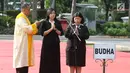 Pengambilan sumpah jabatan pejabat fungsional beragama Buddha di halaman Balai Kota DKI Jakarta, Senin (4/6). Sebanyak 916 pejabat fungsional dilantik hari ini. (Liputan6.com/Arya Manggala)