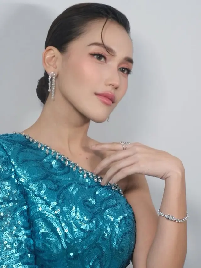 Model Anting ala Ayu Ting Ting (Instagram @ayutingting92)
