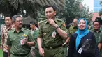 Gubernur DKI Jakarta Basuki Tjahaja Purnama (tengah) didampingi Kepala Dinas Pendidikan DKI Arie Budiman (kiri) meninjau hari pertama pelaksanaan ujian nasional (UN) di SMKN 27 Jakarta, Senin (13/4/2015). (Liputan6.com/Herman Zakharia)