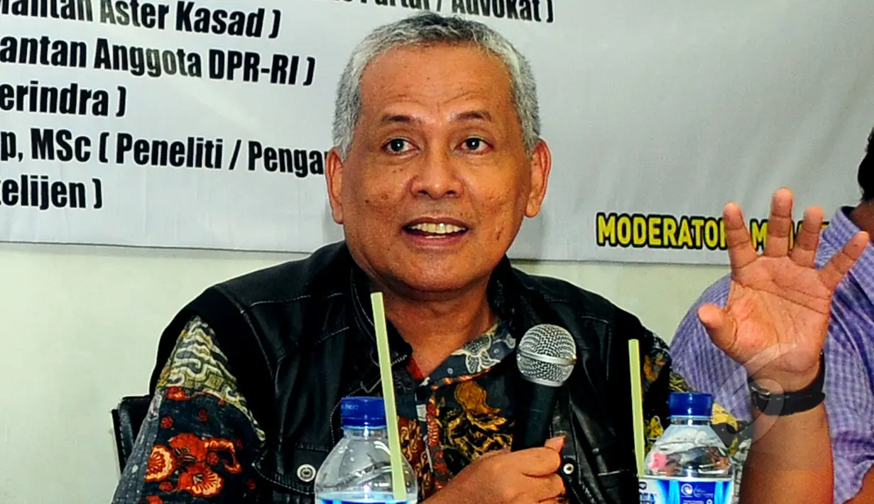  M Hatta Taliwang saat menjadi pembicara diskusi publik "Ada Apa Dengan Prahara Parpol di Era Pemerintahan Jokowi" di Cikini Raya, Jakarta, Rabu (18/3/2015). (Liputan6.com/Yoppy Renato)