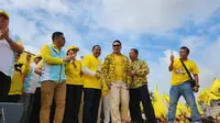 Ridwan Kamil ikut meramaikan kampanye akbar Partai Golkar di Stadion Mini Cikarang, Kabupaten Bekasi, Jawa Barat. (Liputan6.com/Dicky Agung Prihanto).