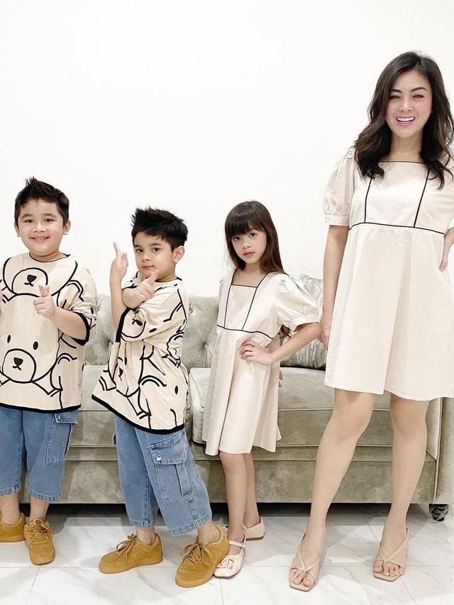 Dhena Devanka, istri Jonathan Frizzy, bersama anak-anaknya (https://www.instagram.com/p/CSTjunGBV_U/)