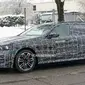 BMW 5 Series Touring versi listrik tertangkap kamera tengah melakukan pengujian musim dingin. (Carscoops)