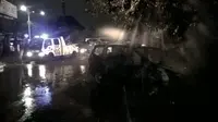 Grand Livina Terbakar di Kawasan Jalan S Parman, Jalanan Macet