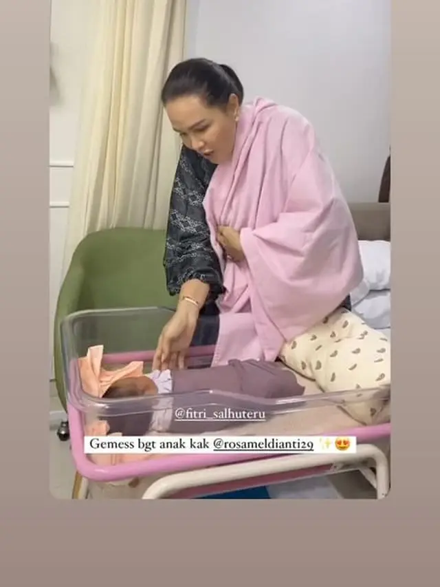 Ditemani Dewi Perssik, Ini 7 Momen Rosa Meldianti Lahirkan Anak Pertama