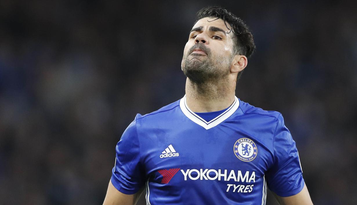 5. Diego Costa (Chelsea) – Perselisihan dengan Antonio Conte, membuatnya tidak didaftakan untuk Liga Champions. Bomber kelahiran Brasil ini kemungkinan baru akan tampil pada Januari jika dirinya jadi hijrah ke Atletico Madrid. (AFP/Adrian Dennis) 