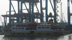 Peserta mudik sepeda motor gratis naik kapal laut berada di KM Sabuk Nusantara 97 yang mulai berlayar dari Pelabuhan Penumpang Tanjung Priok, Jakarta, Rabu (13/6). Program mudik gratis ini dengan tujuan Semarang, Jawa Tengah. (Merdeka.com/Imam Buhori)
