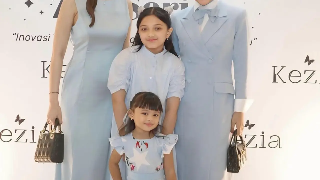 Adu Gaya Aurel Hermansyah dan Aaliyah Massaid, Tampil Serasi dalam Balutan Baby Blue di Acara Skincare Ashanty