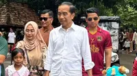 Jokowi ajak cucu-cucunya liburan ke Solo Safari saat libur Natal 2024. (dok. Instagram @jokowi/https://www.instagram.com/p/DD_PA0NvbFs/)