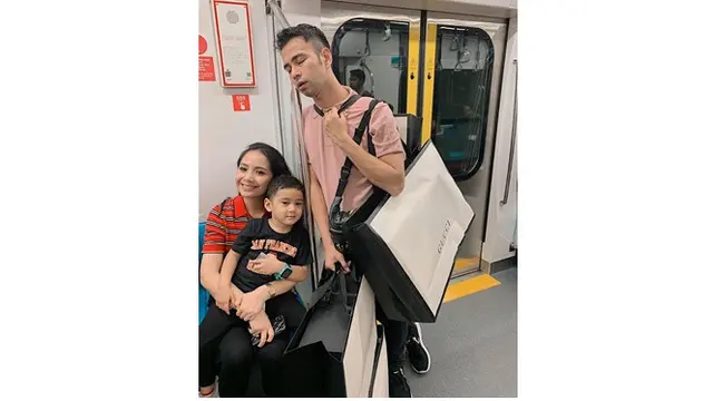 Potret Raffi Ahmad Bersama Barang-barang Mewah