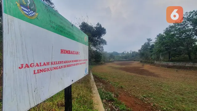 Kondisi kering Danau Ranca Bali yang jadi sumber irigasi lahan pertanian warga, di Kecamatan Nyalindung Kabupaten Sukabumi (Liputan6.com/Fira Syahrin).