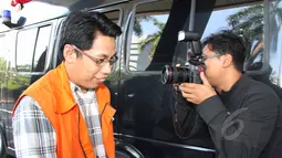 Direktur CV Tri Daya Pratama (TDP) Saipul Jamil menjalani pemeriksaan di Gedung KPK, Jakarta, Senin (23/3). Saipul diperiksa terkait dugaan korupsi pelaksanaan tukar guling tanah antara Pemkot Tegal dan pihak swasta tahun 2012. (Liputan6.com/Helmi Afandi)