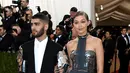 Mantan anggota One Direction ini malah menghabiskan waktu bersama dengan kekasihnya, Gigi Hadid. (AFP/Bintang.com)