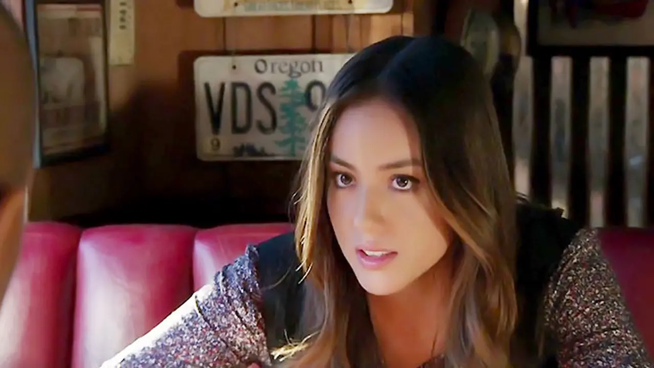 chloe-bennet-130930b.jpg