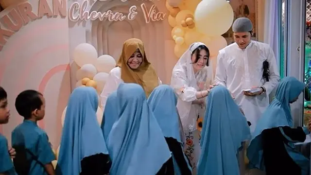 Via Vallen dan Cherva Yolanda gelar tasyakuran. [Foto: Instagram/viavallen]