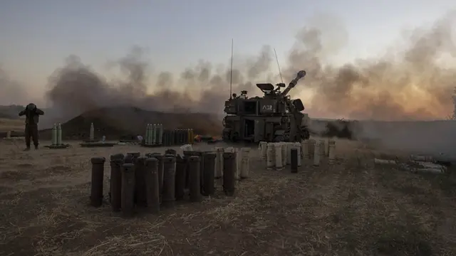 FOTO: Unit Artileri Israel Bombardir Jalur Gaza