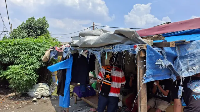 Warga Bantaran Rel Senen