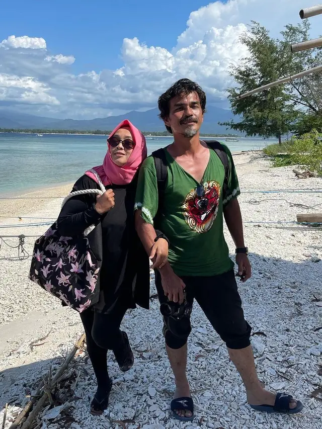 Teddy Syach dan Rina Gunawan